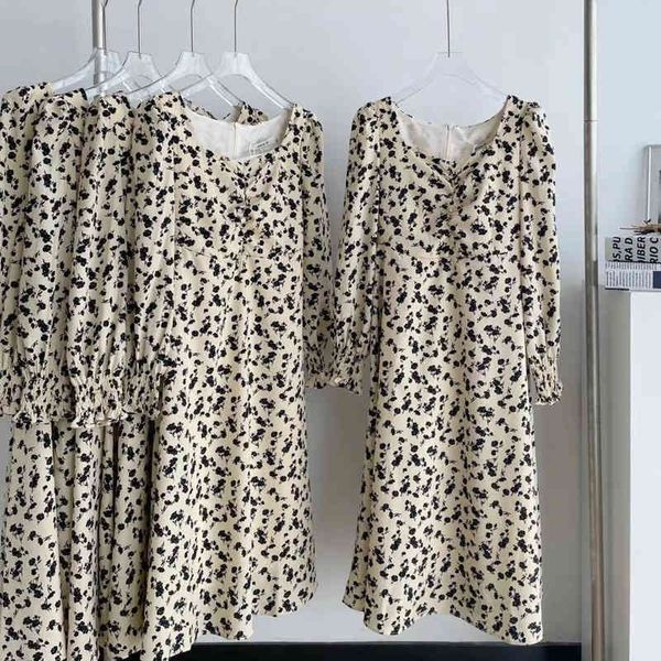 

casual dresses zhang shy beige background black small flower world april / korean early spring broken dress w3m3, Black;gray