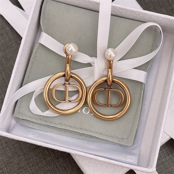 

fashion jewelry online letter pearl two earrings long temperament baby same style ins romantic sue earrings female, Golden