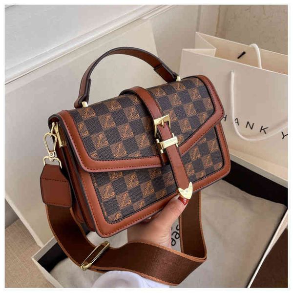 

2022 factory wholesale new net red chessboard women's winter fashion armpit single shoulder messenger bag small square bag