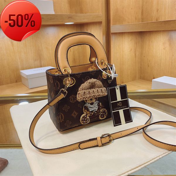 

luxury designer2022 new spring popular fashion texture cartoon bear hand messenger princess diana bag female