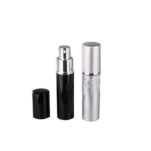 Flacone spray per profumo da viaggio da 10 ml Piccolo portatile ricaricabile Pompa spray atomizzatore Bottiglie in alluminio Fragranze per la casa Nero / argento