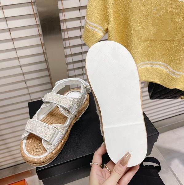 

2023 designer woman sandals men slipper gear bottoms flip flops women luxury slippers fashion causal flip flop size 35-41 with box, Black