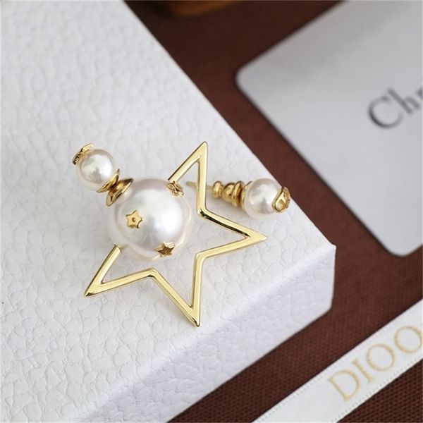 

2022 36% off designer jewelry d family pearl female letter asymmetric star dijiafengwang red temperament earrings, Golden
