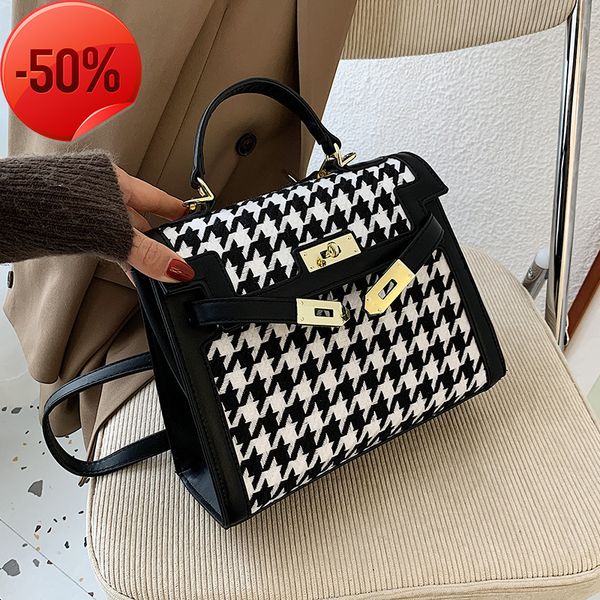 

luxury designernet red women's 2020 autumn and winter new fashion messenger versatile ins portable small square bag