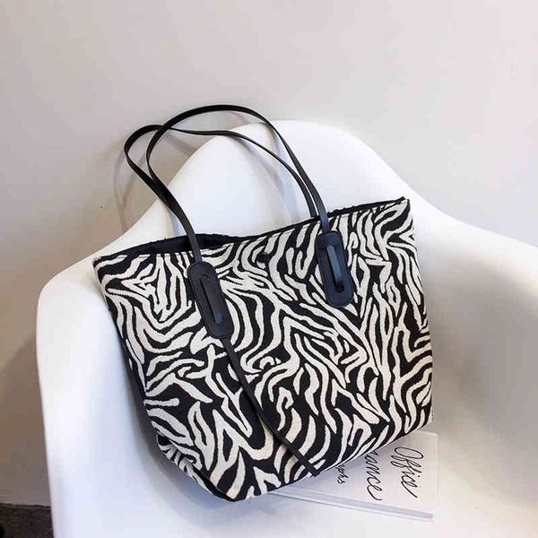 

handbags autumn and winter new shoulder large canvas versatile mother capacity travel leopard tote bag