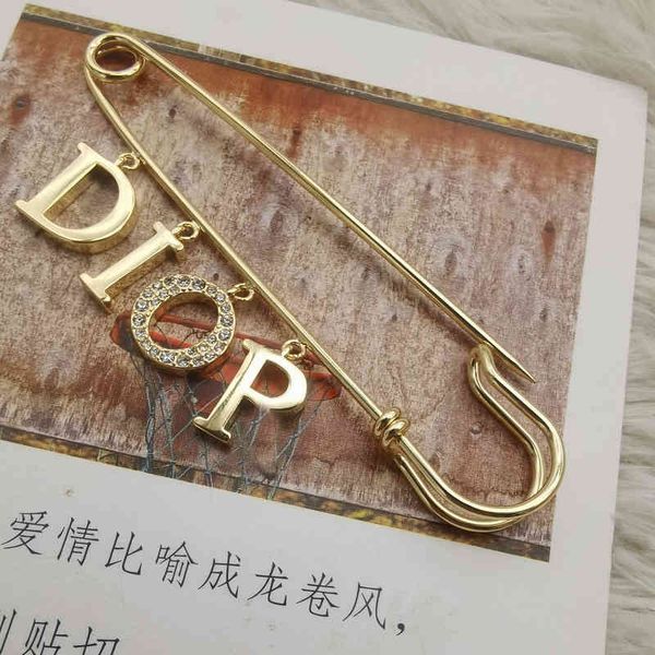 

2022 factory wholesale new di home light luxury high sense tassel small fragrance celebrity simple brooch dress woman dr6n, Gray