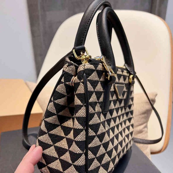 

designer handbag women crossbody bags luxury shopping tote crossbody female triangle print purses 220510