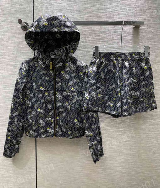 

womens two piece pants 22ss limited collection logo jacquard hooded jacket and casual shorts 2 piece sets luxury designer women tracksuits, White