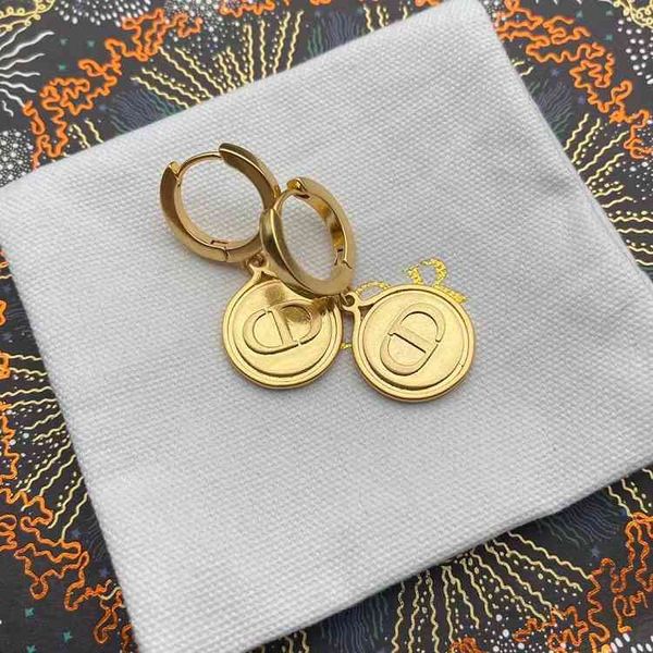 

2022 factory wholesale new dijia gold round cake simple versatile enamel high sense earrings, Golden