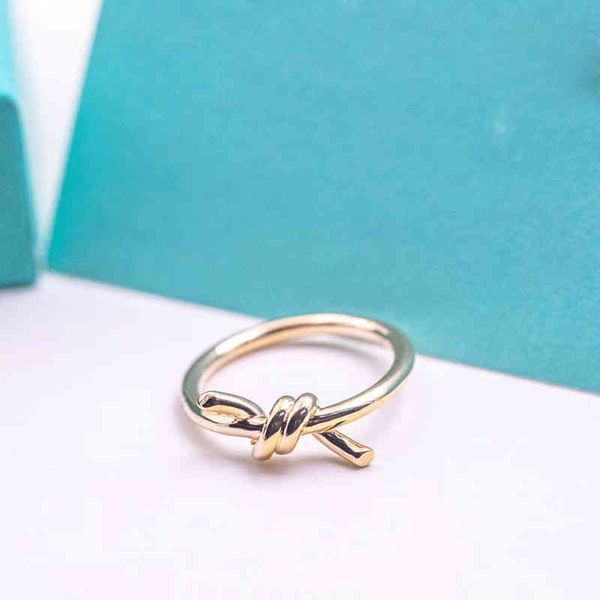 

8g23 t home knot ring female v gold high version 18k rose intertwined smooth belt drill, Golden;silver