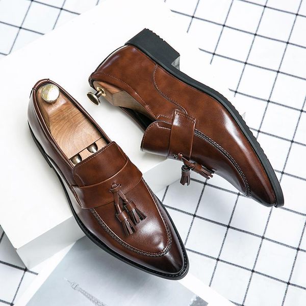 Итальянские кожаные лоферы для мужчин элегантные формальные туфли обувь повседневная кисточка дизайнеры обуви мода мокасины