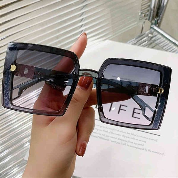 

2022 new large frame gradient sunglasses women's street sglasses square modern sunglasses, White;black