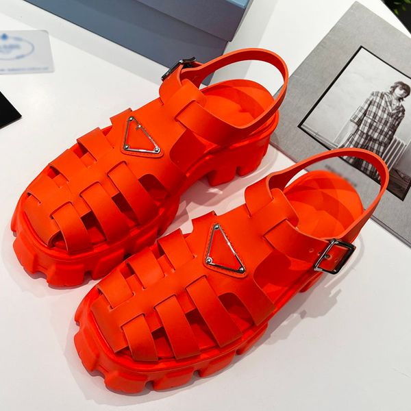 Luxus Sandals Designer Damen Top hochwertige, gezackte römische gewebte Plattform Gummi-Strandschuhe Sommer Casual Classic Slippers Flip-Flops-Slipper Gummi-Maultiere