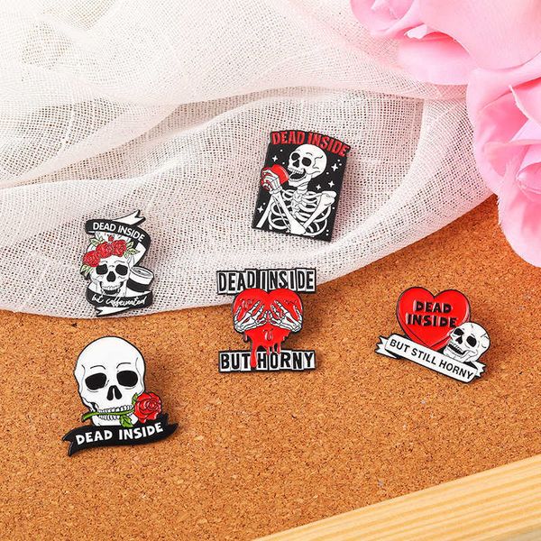 Skull Metal Broche Red Love Expression Skull Terror Badge Button Silk Button