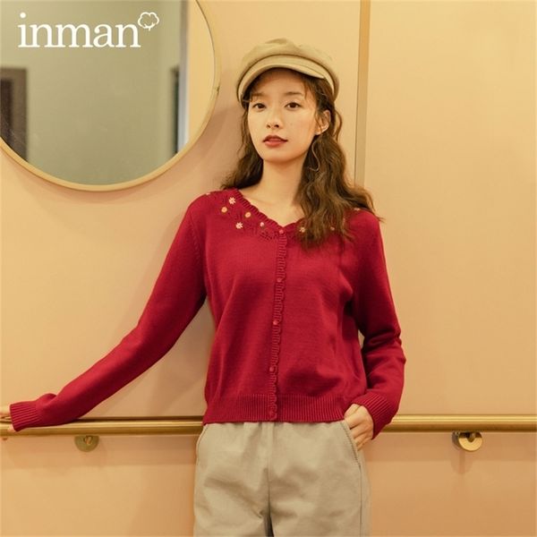 

inman autumn winter arrival retro style women v neck wave fringe collar contrast color embroidered pullover sweater 201223, White;black