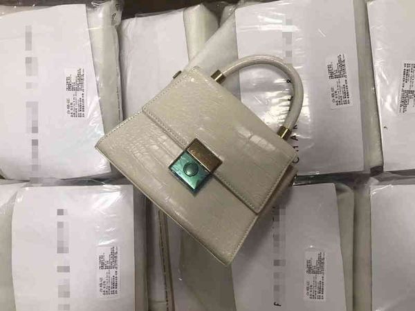 

small c portable shoulder new spring rhombic pattern women's msenger 2022 luxury brand fashion design versatile ladies bags