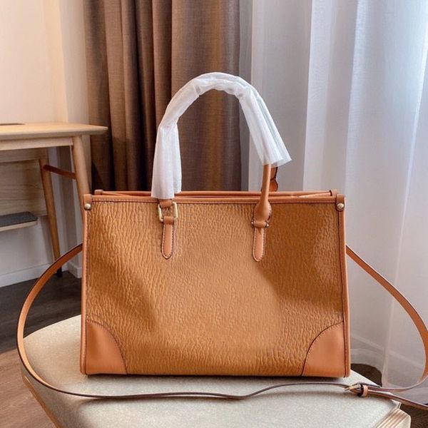 

2022 new luxurys designer fashion lady shopping bags letter plain wallets genuine leather pu cover armpit bag tote interior slot pocket pers