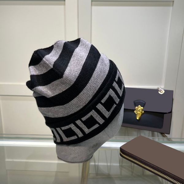 

designers luxury wool hat solid color letters petals women wool beanie temperament hundred take fashion casual design hats couple models cap, Blue;gray