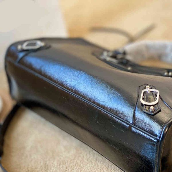 

classic city handbag handle tote bag women designer luxury motorcycle shoulder bagss crossbody large capacity buckle packs 2203412
