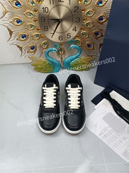 

2022 new arrival fashion boots men womens casual shoe sneakers genuine leather bee embroidered red green yr210411, Black