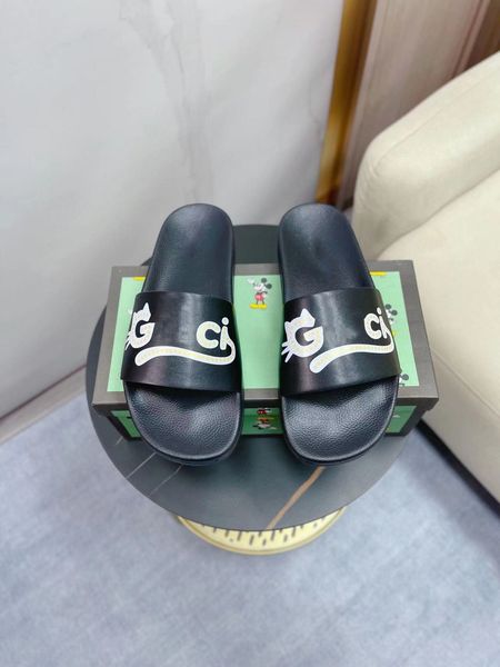 

2022 designer slippers letters men women fashion pool slides flats rubber trend summer beach shoes bath sliders casual slippers size 38-45, Black
