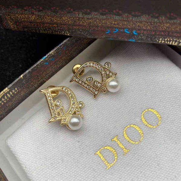 

jewel letter pearl earrings fashion temperament women wear light luxury earrings, Golden