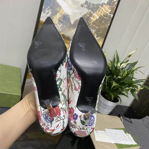 Scarpe eleganti da donna con tacco alto a Parigi famoso designer firmato congiuntamente Stampa di lettere in pelle a righe 8cm Scarpa con suola rossa Festa per banchetti di nozze Scarpe casual da donna Donna