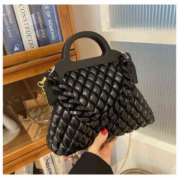 

thick chain design small quilted pu leather padded shoulder crossbody bags with wooden handle for women luxury handbags 220620