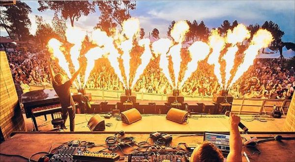 Eventi di concerti DJ con illuminazione scenica lanciafiamme macchina antincendio