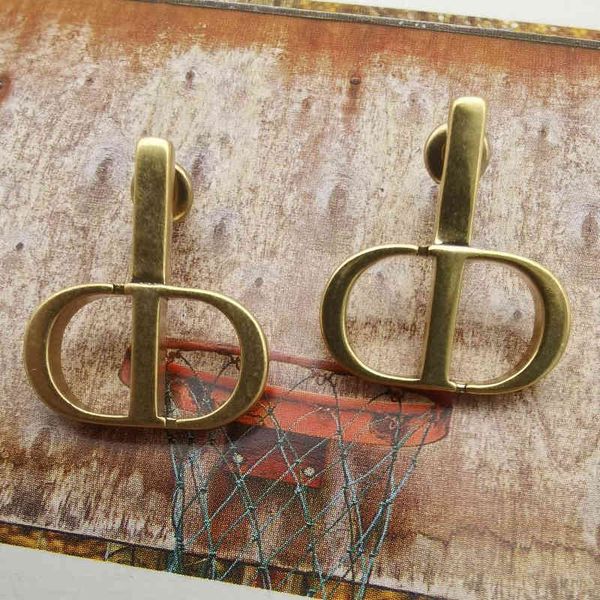 

2022 factory wholesale new old letters french simple small fragrance high sense earrings female erpm, Golden