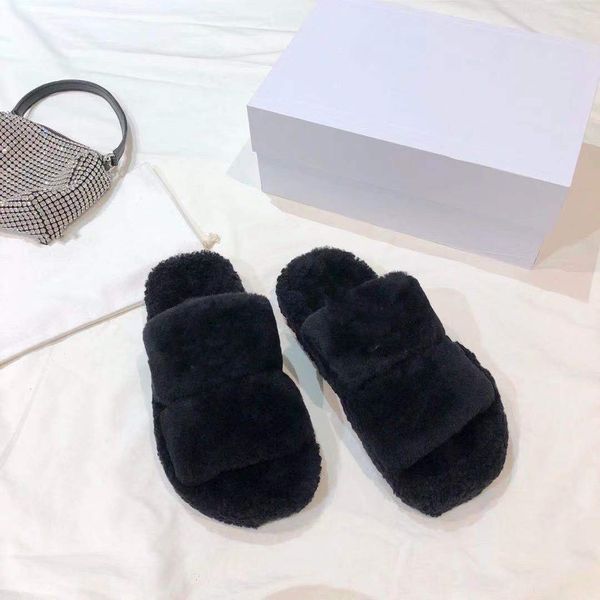 

womens designer sandals summer luxury slippers ringer chain black white apricot color leather sandals outdoor 0829