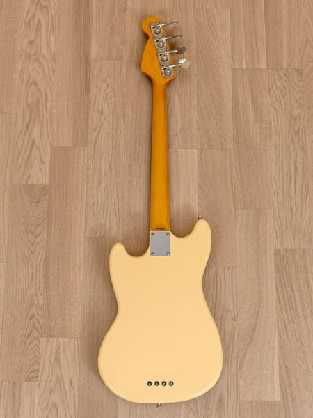 

mustang bass mb-sd vintage white, showroom clean electric guitar