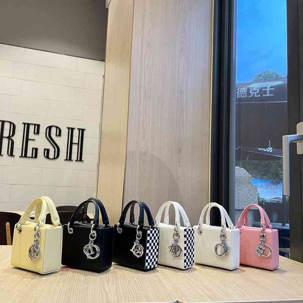 

bag girl 2022 summer new diana bag small versatile one shoulder messenger handbag fashion luxury designer