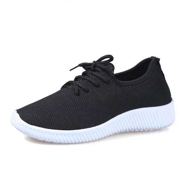 

2022 lightweight running shoes for men women outdoor sneakers trainers black white