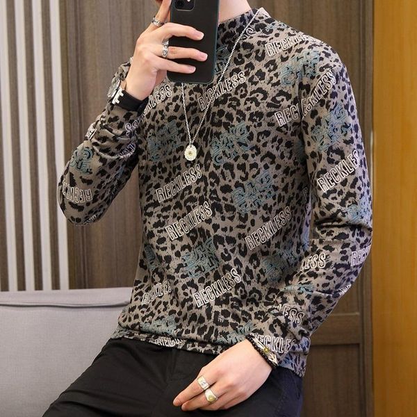 Camisetas masculinas leopardo de inverno de veludo de inverno Turtleneck t camisetas elásticas de roupas elásticas para mensagens de streetwear de moda masculina UNUSUA