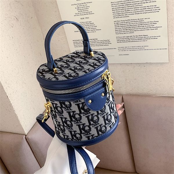 

popular messenger bag female spring 2022 new hand one shoulder small bucket