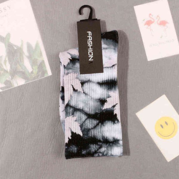 

2022 new men's and women's long tube tie-dye maple leaf basketball socks couple high tube tie-dye sockb 7b, Black