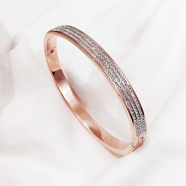 

high grade full diamond steel bracelet, personalized fashionable and exquisite women's hand ornaments, exaggerated, Golden;silver