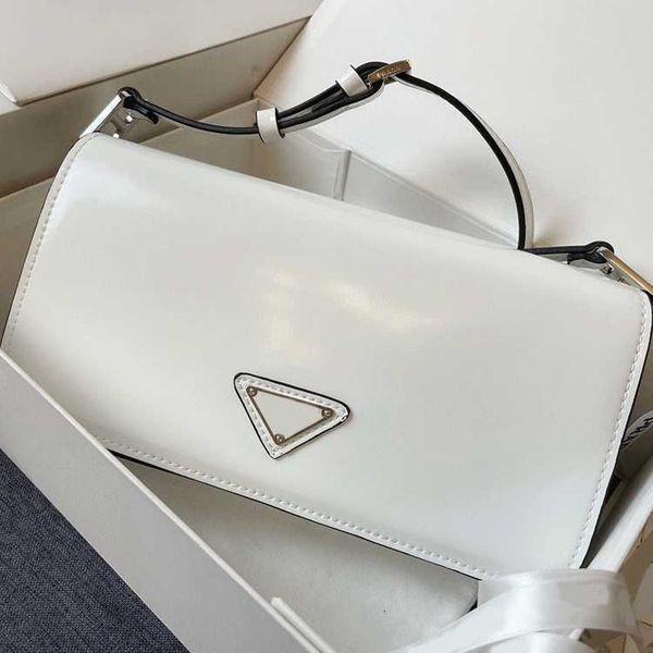 

2022 summer p new style one shoulder messenger tofu bag cow leather inverted triangle simple atmosphere fashionable women's bag