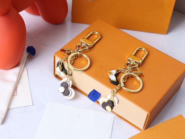 

keychain fashion women men handmade car keychains alloy stylish buckle designers luxury key chain bags with box dustbag, Silver