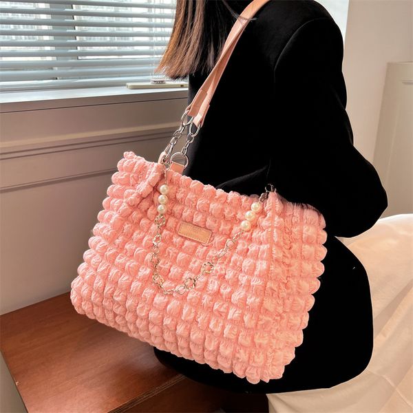 Borsa di design di grande capacità per le donne Borsa a tracolla pieghettata a bolle estive 2024 Borsa a tracolla coreana per pendolari Borsa da donna Shopper grande