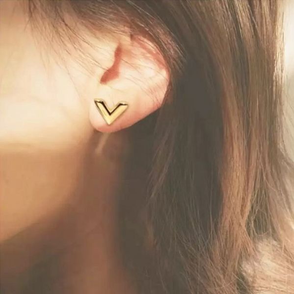 

2022 fashion stainless steel women's curved v stud earrings wholesale, Golden;silver