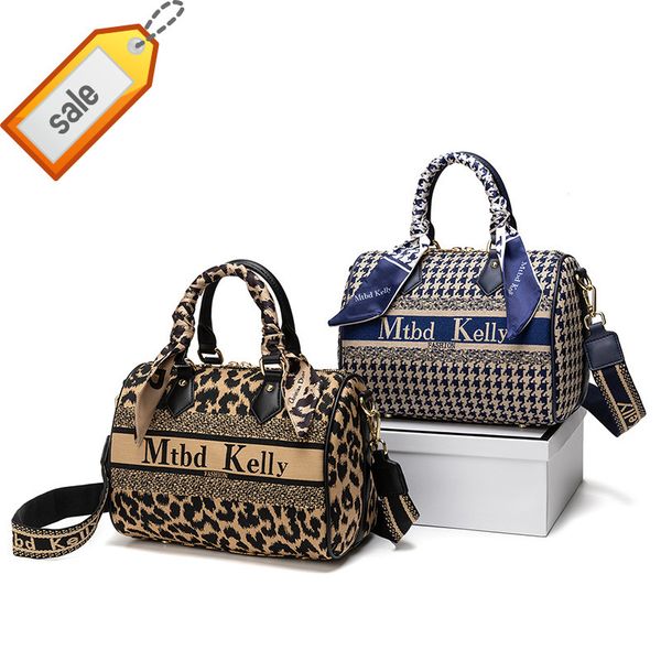 

2022 trendy fashion design ladies bags factory direct clothing leather women's 2022 new small broadband portable