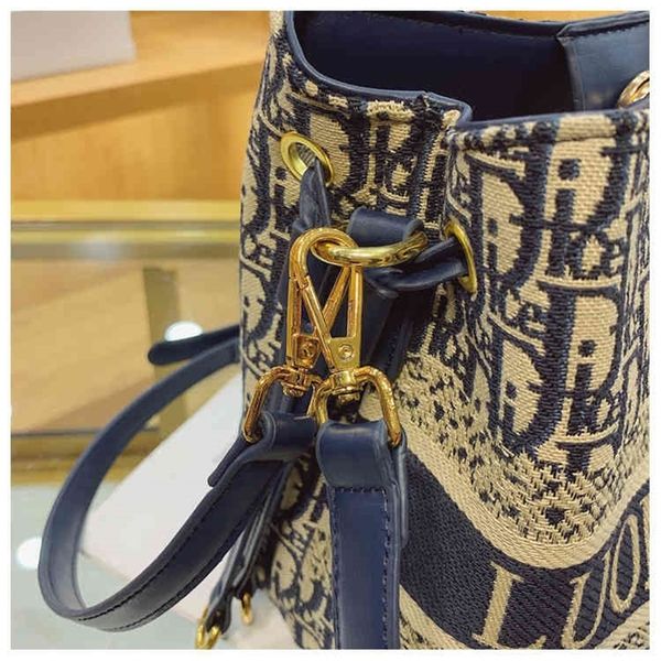 

68% off 60% off spring and summer old flower personalized shoulder large capacity commuter handbag fashionable shoulder messenger bage6tj