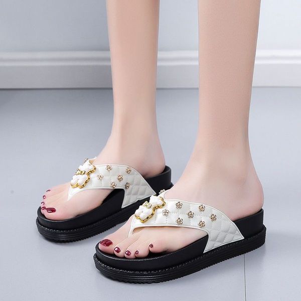 

2022 thick bottom clip toe slipper fashion lovely water diamond summer new all-match not tired foot comfortable foot massage, Black