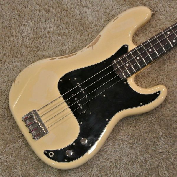 

japan pb70 electric bass #c6335 same of the pictures