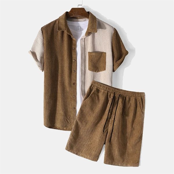 Men S Corduroy Conjunto de retalhos de verão Summer Manga curta Botão de lapela Camisa colorblock e shorts roupas de rua 220708