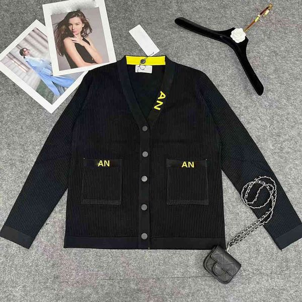 

designer womens sweaters fashion brand striped fabric ch letter logo print cardigan sweater knit jackets luxury designer women clothing appa, White;black