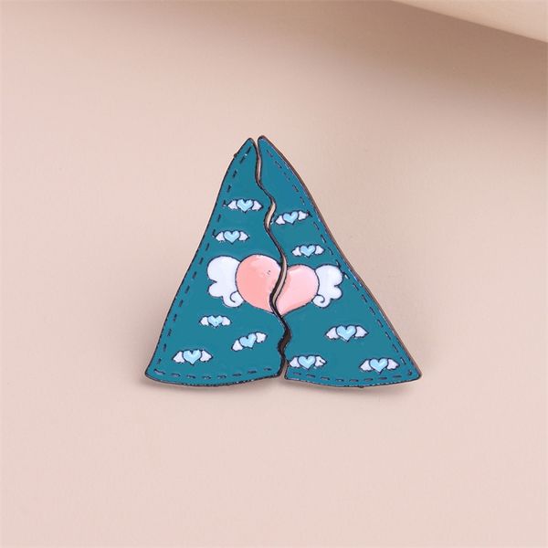 

cracked love enamel brooch heartbreak cartoon brooch friend, Gray