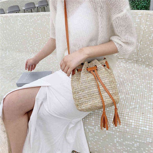 

2021 ladies wicker woven bucket bag leisure tassel rattan large capacity handbag summer beach shoulder bag straw woven wallet g220524